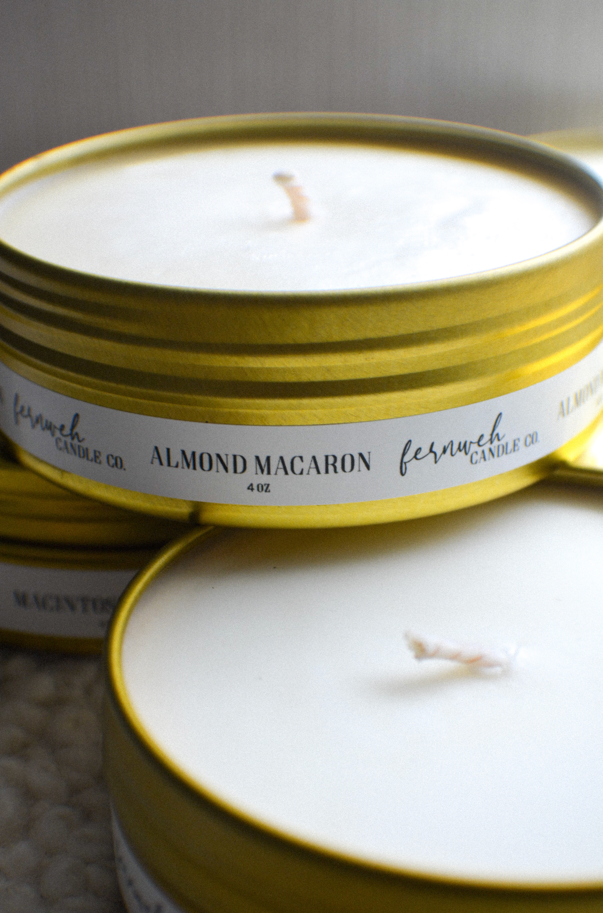 almond macaron tin